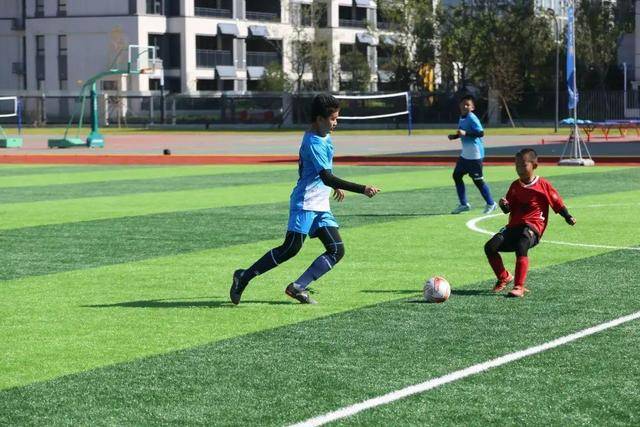吉达联合以4-1击败阿布扎比半岛，贝尔温表现出色